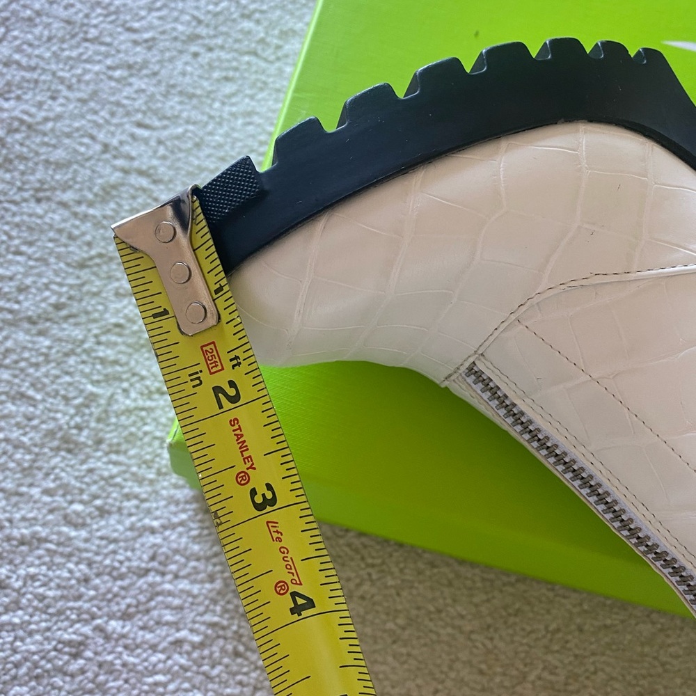 BP Marley White Croc Lug Ankle Boot, like NEW, Size 8.5 runs like 8M - Picture 6 of 12